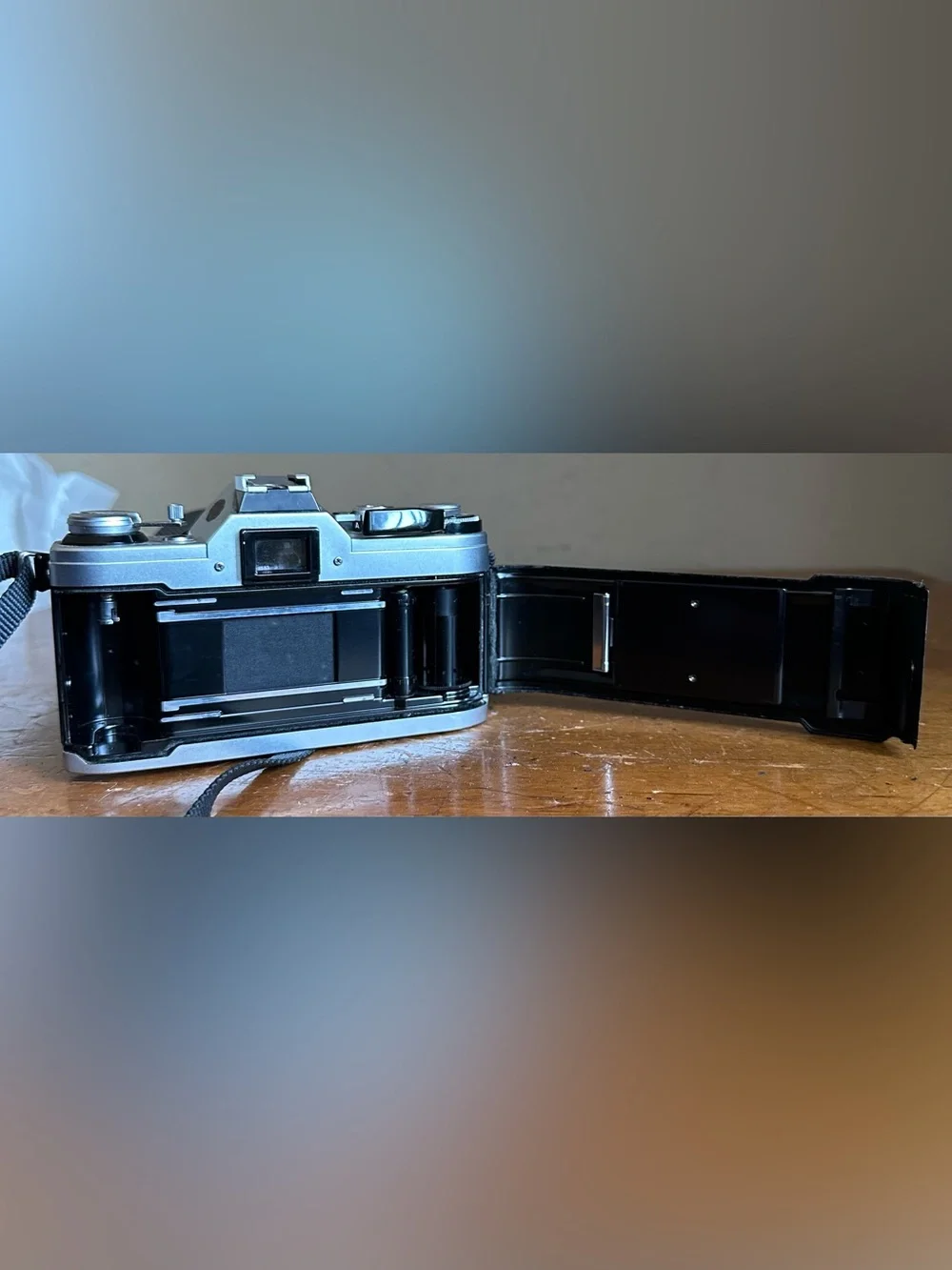 Canon AE-1 SLR 35mm Film Camera w/ Vivitar Macro Focusing Zoom 75-205mm Lens
